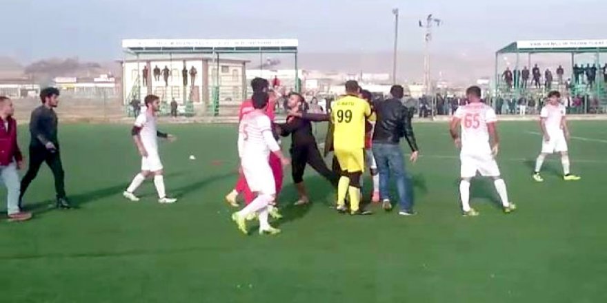 Van'da amatör maçta tekme tokat kavga