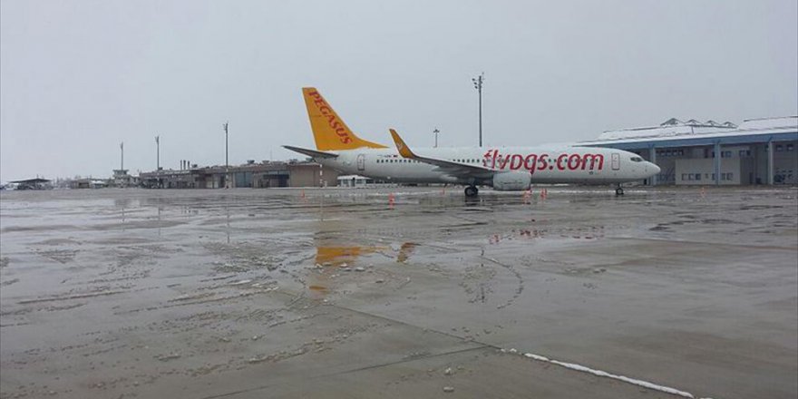 Bursa'da Pegasus Yolcu Uçağı Zorunlu İniş Yaptı