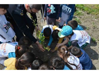 Ortaca’da Minik Öğrenciler Fidan Dikti