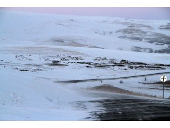 Ardahan’da Ulaşıma Kar Ve Tipi Engeli