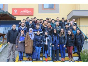 Üniversite Öğrencileri Huzurevi Sakinlerini Ziyaret Etti