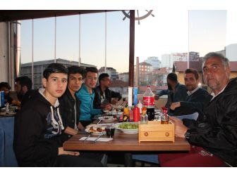 Bilecikspor Futbolcuları Maç Sonrası Moral Yemeğinde Bir Araya Geldi