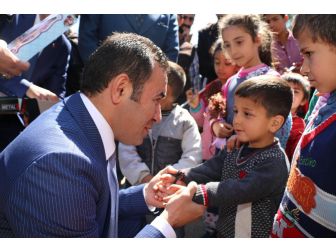 Cumhuriyet Köyünde Yüzler Gülüyor