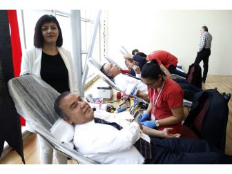 Başkan Böcek’in Hedefi Kan Bağışında Altın Madalya