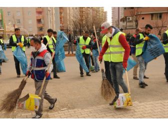 Gecekondu Bölgesinde Mıntıka Temizliği