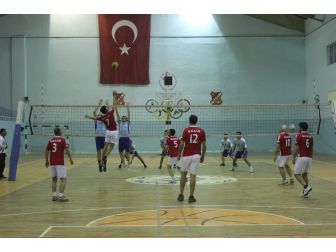 Ağrı’da Kurumlar Arası Voleybol Turnuvası Başladı