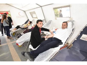 Başkan Yücel’den Kan Bağışına Destek