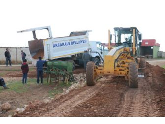 Akçakale Belediyesi Yol Çalışmalarını Sürdürüyor