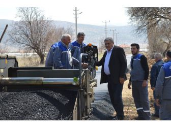 Büyükşehir’den Bozhöyük Ve Zümrütova’ya Sıcak Asfalt