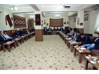 Belediye Başkanı Aeü Fakülte Ve Bölüm Temsilcilerine Anayasa Değişikliğini Anlattı