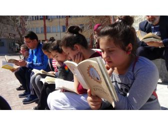 Kütüphane Haftasını Kitap Okuyarak Kutladılar