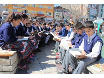 Elazığ’da ’Sessiz Kitap Okuma’ Etkinliği