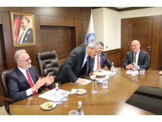 Milletvekili Karasayar’a İş Adamlarından Doğum Günü Sürprizi