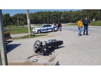 Motosiklet Otomobile Çarptı: 2 Yaralı