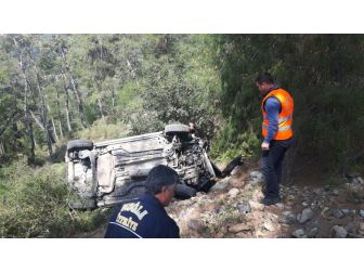 Otomobil 45 Metre Uçtu, Sürücü Sağ Kurtuldu