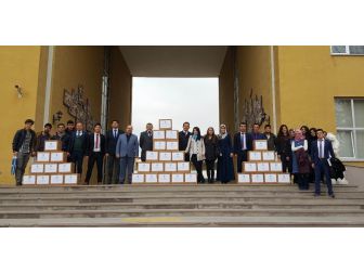 Neü Öğrencilerinden Kütüphanesi Olmayan Okullara Kitap Bağışı