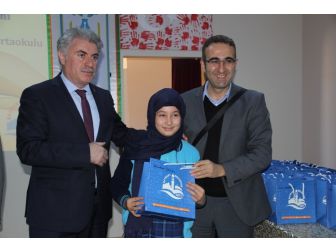 Başkan Memiş’ten Öğrencilere Kütüphaneler Haftası Hediyesi