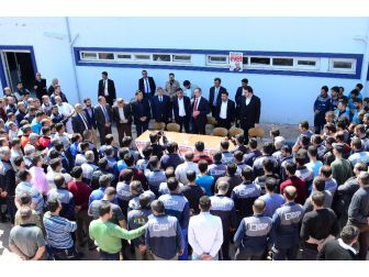 Ak Parti Genel Sekreteri Gül Fabrika İşçilerine Anayasayı Anlattı
