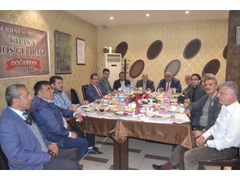 Gazeteciler Bir Araya Geldi