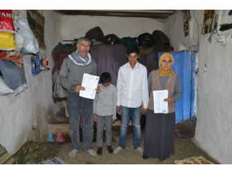 Tek Odalı Evde 5 Çocuğu İle Yaşıyorlar