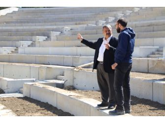 Başkan Uysal Amfi Tiyatro Çalışmalarını İnceledi