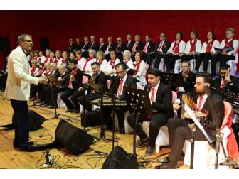 Beyaz Saçlılardan Kıskandıran Konser