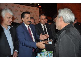 Bakan Çelik Ulu Cami’de Vatandaşların Kandillerini Kutladı