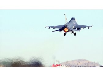Jetler Alçak Uçtu, Vatandaşları Tedirgin Etti