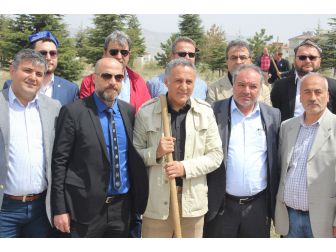 Tüm-iş Konfederasyonu İş Kazası Sonucu Ölen İşçinin Mezarını Ziyaret Etti