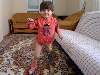 Usta Baba, Kızına 150 Liraya Yaptığı Düzenekle Yürütmeyi Öğretti