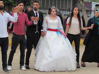 Ukraynalı Gonca Geline Türk Düğünü