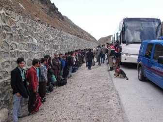 Erzincan, Refahiye'de Yabancı Uyruklu 113 Kişi Yakalandı