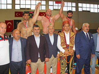 Adana, Kozan’da Güreş Festivali ve Zeynep Dizdar Konseri