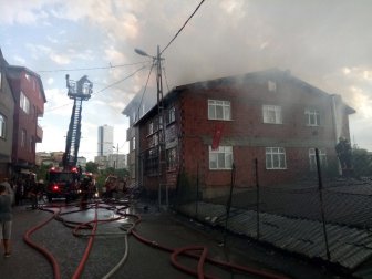 Ümraniye'de Hastaneden Dönen Vatandaşın Evi Yandı