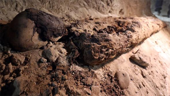 Mısır Minya Yeraltı Mezarlığında 17 Mumya Bulundu