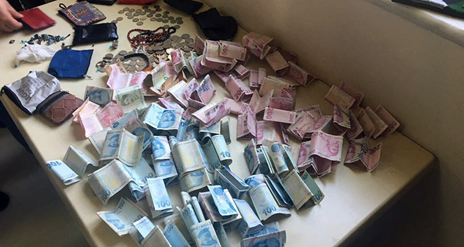 Dilencinin topladığı para şok etti!