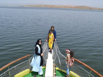 Hirfanlı Baraj Gölü'nde tekne keyfi