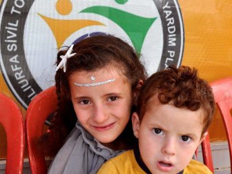 Şanlıurfa, Akçakale’deki Suriyeli 80 Yetim Çocuk Giydirildi
