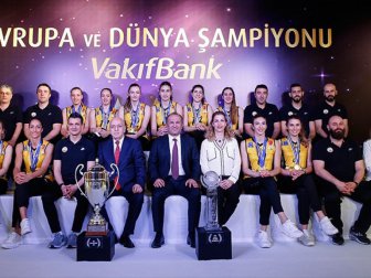 Dünya Şampiyonu Vakıfbank Kadın Takımı Basınla Buluştu