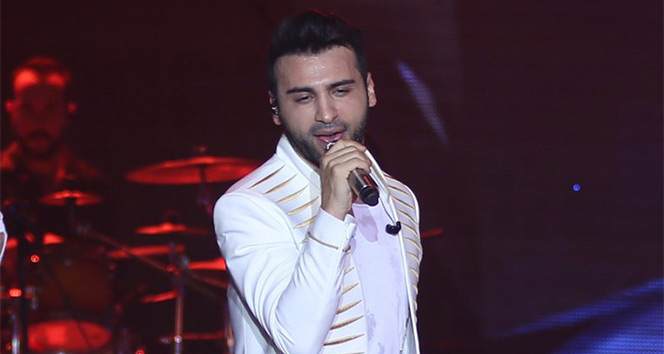 Popçu Emre Kaya dolandırıldı!