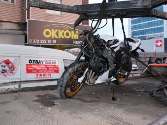 Zonguldak'ta Otomobillere Çarpan Motosiklet Sürücüsü Ağır Yaralandı