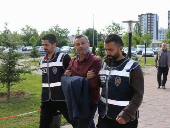 Sivas'ta Akrabasını Silahla Vurup, Parasını Yağmalayan Şahıs Yakalandı