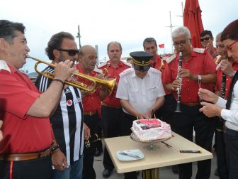 Efsane Şef Tekincan, 81’inci Yaşına Bando Eşliğinde Girdi