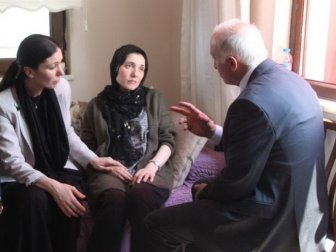 Vali Şahin ve Çiğdem Karaaslan’dan Şehit Üsteğmen Abdülmüttalip Kesikbaş'ın Eşine Taziye