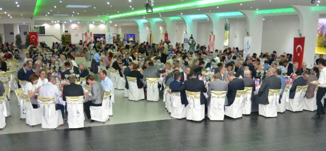 Almanya'nın Hamm şehrinde dev iftar sofrası