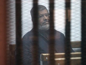Mursi Hapishanede Baygınlık Geçirdi
