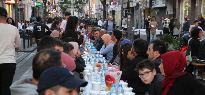 Almanya Köln'de Bin 500 Kişilik İftar