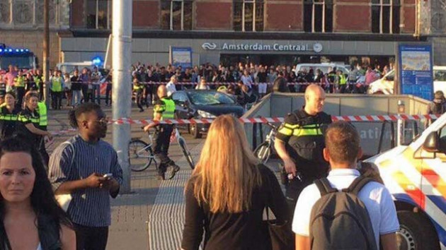 Hollanda'nın başkenti Amsterdam’da Araç Yayalara Çarptı: 5 Yaralı