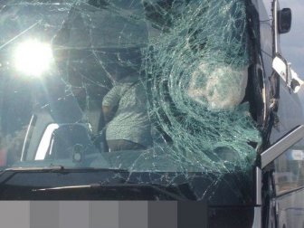 Muğla, Milas’ta Yolcu Otobüsü Vinçle Çarpıştı