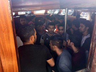 Ege Denizi’nde Göçmen Operasyonu: 76 Göçmen Yakalandı